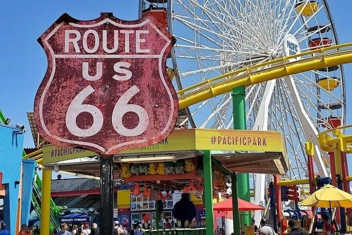 Los Angeles Beach Towns and the Shoreline Village Private Tour. 