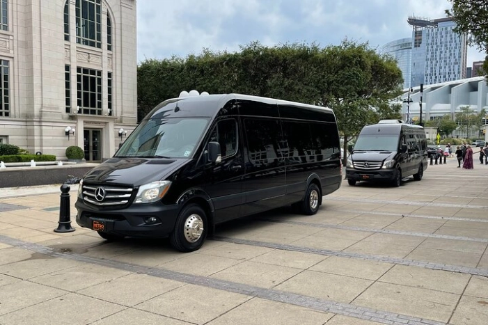 Private Chattanooga Airport Transfer for 7 to 13 Passengers