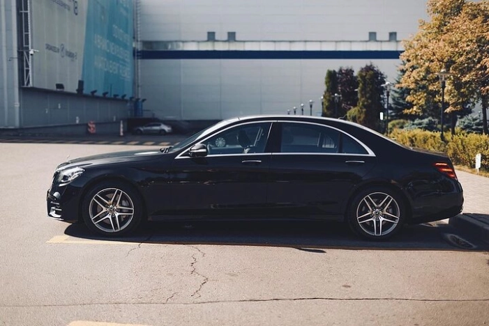 Departure Private Transfer: Fort Lauderdale to Airport FLL in Business Car
