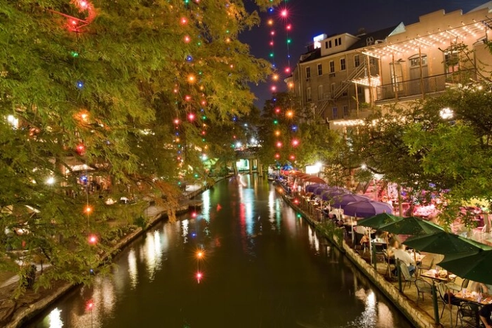 San Antonio Night Highlights & Tower of the Americas Dinner Included